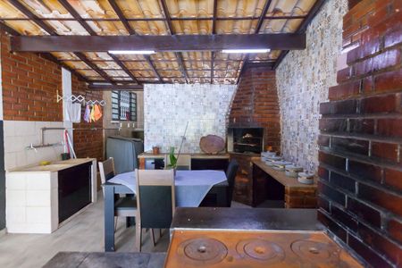 Casa de condomínio à venda com 200m², 3 quartos e 5 vagasChurrasqueira