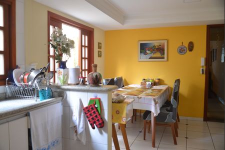 Casa à venda com 201m², 4 quartos e 2 vagasCozinha