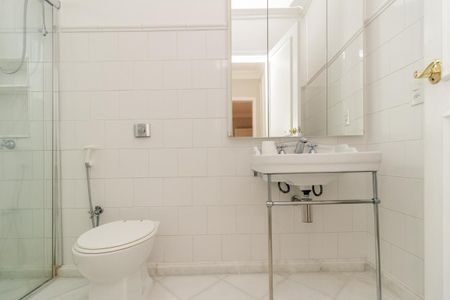 Casa à venda com 520m², 4 quartos e 4 vagasBanheiro 2 - Suíte