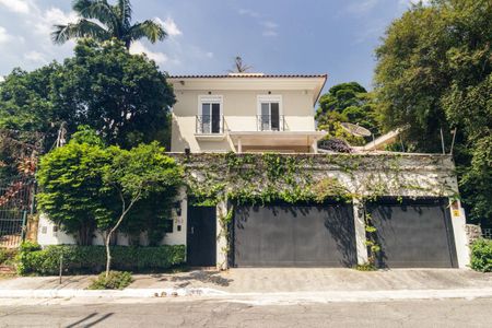 Casa à venda com 520m², 4 quartos e 4 vagasFachada