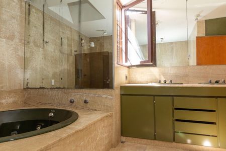 Casa à venda com 412m², 5 quartos e 3 vagasBanheiro 3