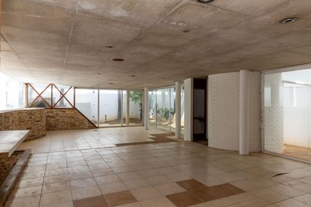 Casa à venda com 412m², 5 quartos e 3 vagasSala