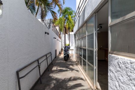 Casa à venda com 412m², 5 quartos e 3 vagasCorredor