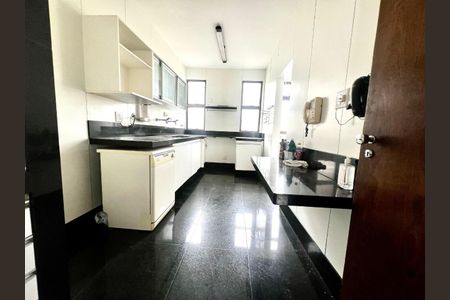 Apartamento à venda com 181m², 4 quartos e 3 vagas