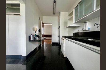 Apartamento à venda com 181m², 4 quartos e 3 vagas