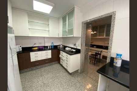 Apartamento à venda com 170m², 3 quartos e 4 vagas