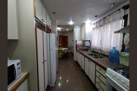 Apartamento à venda com 228m², 4 quartos e 3 vagas