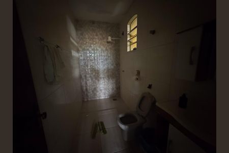 Casa à venda com 360m², 6 quartos e 2 vagas Casa à venda com 360m², 6 quartos e 2 vagasCasa 2 - Banheiro 1