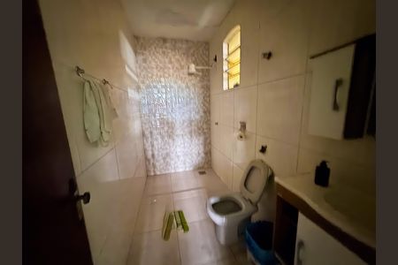 Casa à venda com 360m², 6 quartos e 2 vagas Casa à venda com 360m², 6 quartos e 2 vagasCasa 2 - Banheiro 1