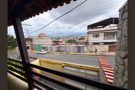 Casa à venda com 360m², 6 quartos e 2 vagas Casa à venda com 360m², 6 quartos e 2 vagasCasa 1 - Varanda da Sala