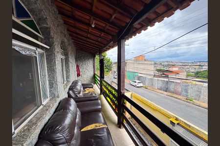 Casa à venda com 360m², 6 quartos e 2 vagas Casa à venda com 360m², 6 quartos e 2 vagasCasa 1 - Varanda da Sala