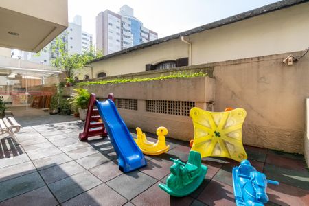 Apartamento à venda com 57m², 2 quartos e 1 vaga Apartamento à venda com 57m², 2 quartos e 1 vagaÁrea comum - Playground