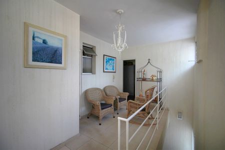 Apartamento à venda com 600m², 5 quartos e 4 vagasCorredor de Acesso aos Quartos de Serviço