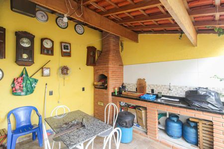 Casa à venda com 180m², 3 quartos e 2 vagas Casa à venda com 180m², 3 quartos e 2 vagasChurrasqueira