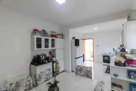Casa à venda com 180m², 3 quartos e 2 vagas Casa à venda com 180m², 3 quartos e 2 vagasCozinha