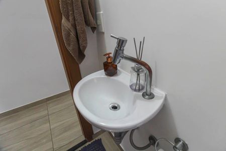 Casa à venda com 180m², 3 quartos e 2 vagas Casa à venda com 180m², 3 quartos e 2 vagasLavabo