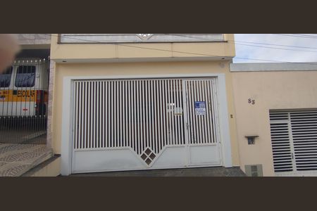 Casa à venda com 180m², 3 quartos e 2 vagas Casa à venda com 180m², 3 quartos e 2 vagasFachada + Placa