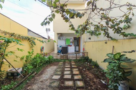 Casa à venda com 180m², 3 quartos e 2 vagas Casa à venda com 180m², 3 quartos e 2 vagasJardim