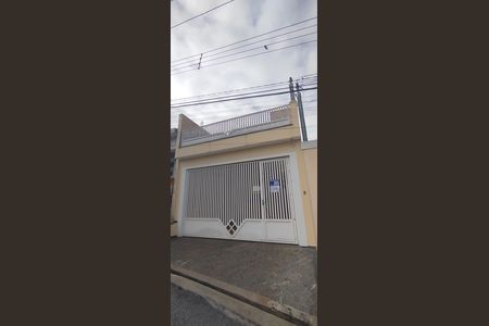 Casa à venda com 180m², 3 quartos e 2 vagas Casa à venda com 180m², 3 quartos e 2 vagasFachada + Placa