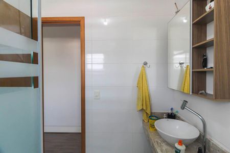 Casa à venda com 180m², 3 quartos e 2 vagas Casa à venda com 180m², 3 quartos e 2 vagasBanheiro