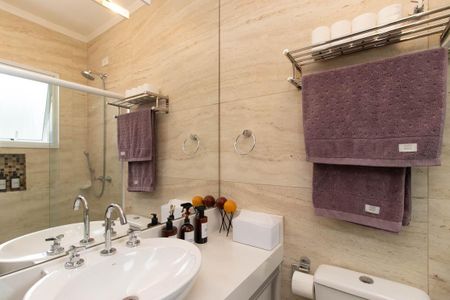 Casa de condomínio à venda com 120m², 3 quartos e 2 vagasBanheiro da Suíte