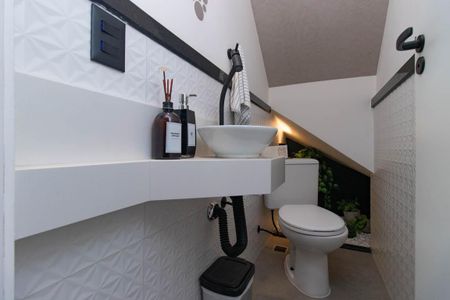 Casa de condomínio à venda com 120m², 3 quartos e 2 vagasLavabo