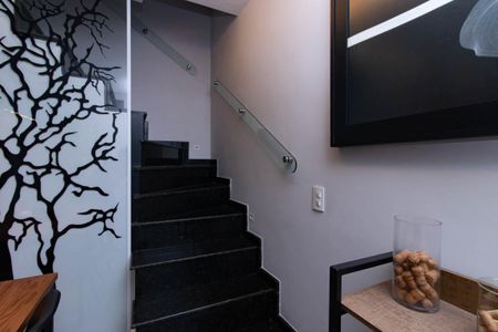 Casa de condomínio à venda com 120m², 3 quartos e 2 vagasEscada