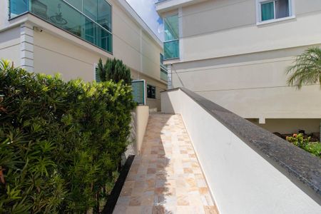 Casa de condomínio à venda com 120m², 3 quartos e 2 vagasEntrada