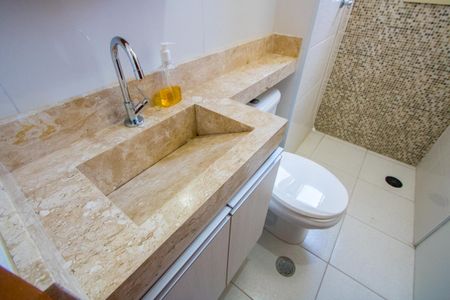 Apartamento à venda com 96m², 2 quartos e 1 vaga Apartamento à venda com 96m², 2 quartos e 1 vagaBanheiro social