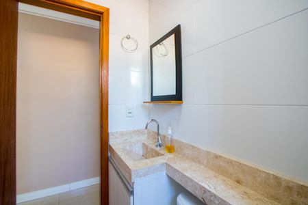 Apartamento à venda com 96m², 2 quartos e 1 vaga Apartamento à venda com 96m², 2 quartos e 1 vagaBanheiro social