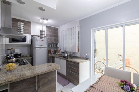 Casa de condomínio à venda com 66m², 2 quartos e 2 vagasCozinha