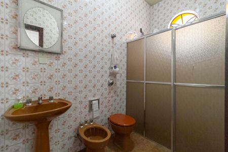 Casa à venda com 586m², 3 quartos e 6 vagas Casa à venda com 586m², 3 quartos e 6 vagasBanheiro da suíte