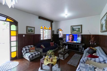 Casa à venda com 586m², 3 quartos e 6 vagas Casa à venda com 586m², 3 quartos e 6 vagasSala 1