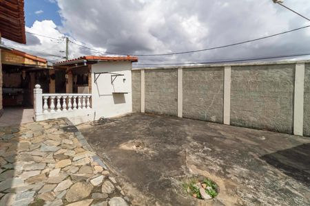 Casa à venda com 586m², 3 quartos e 6 vagas Casa à venda com 586m², 3 quartos e 6 vagasQuintal