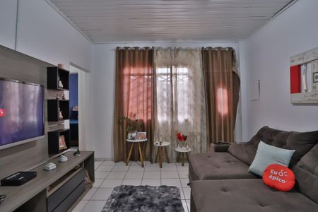 Casa à venda com 320m², 6 quartos e 2 vagas Casa à venda com 320m², 6 quartos e 2 vagasSala