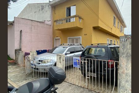 Casa à venda com 320m², 6 quartos e 2 vagas Casa à venda com 320m², 6 quartos e 2 vagasFachada