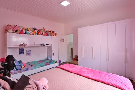 Casa à venda com 320m², 6 quartos e 2 vagas Casa à venda com 320m², 6 quartos e 2 vagasQuarto 2