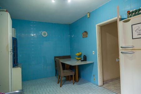 Casa à venda com 110m², 3 quartos e 2 vagas Casa à venda com 110m², 3 quartos e 2 vagasCozinha