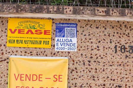 Casa à venda com 110m², 3 quartos e 2 vagas Casa à venda com 110m², 3 quartos e 2 vagasPlaquinha