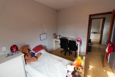 Casa de condomínio à venda com 230m², 3 quartos e 4 vagasQuarto 2