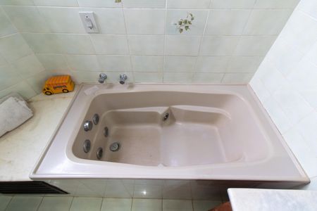 Casa de condomínio à venda com 230m², 3 quartos e 4 vagasBanheiro da Suíte