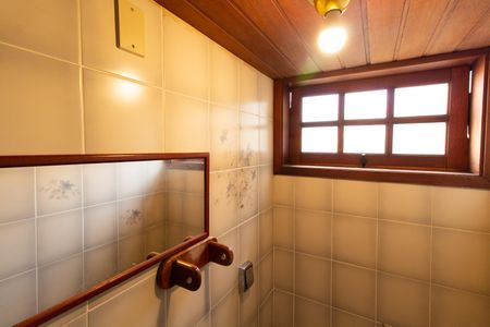 Casa de condomínio à venda com 230m², 3 quartos e 4 vagasLavabo