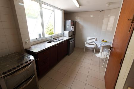 Casa de condomínio à venda com 230m², 3 quartos e 4 vagasCozinha