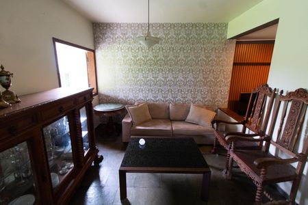 Casa de condomínio à venda com 230m², 3 quartos e 4 vagasSala