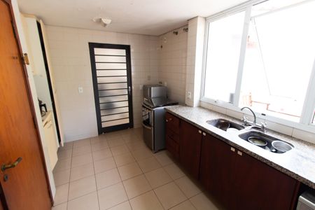 Casa de condomínio à venda com 230m², 3 quartos e 4 vagasCozinha