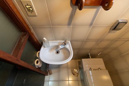 Casa de condomínio à venda com 230m², 3 quartos e 4 vagasLavabo