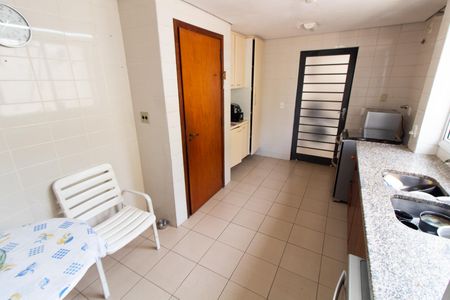 Casa de condomínio à venda com 230m², 3 quartos e 4 vagasCozinha