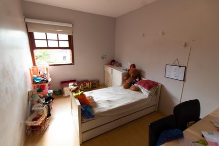 Casa de condomínio à venda com 230m², 3 quartos e 4 vagasQuarto 2