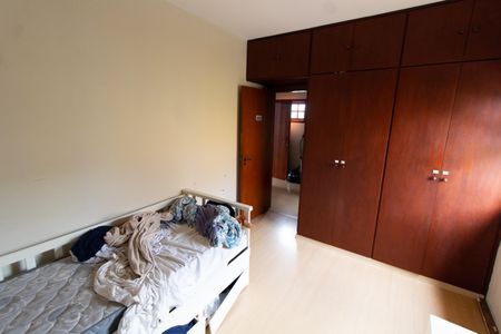 Casa de condomínio à venda com 230m², 3 quartos e 4 vagasQuarto