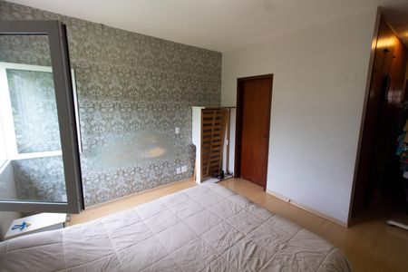 Casa de condomínio à venda com 230m², 3 quartos e 4 vagasSuíte